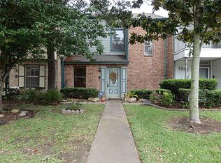 7933 Ellinger Ln, Houston, TX 77040