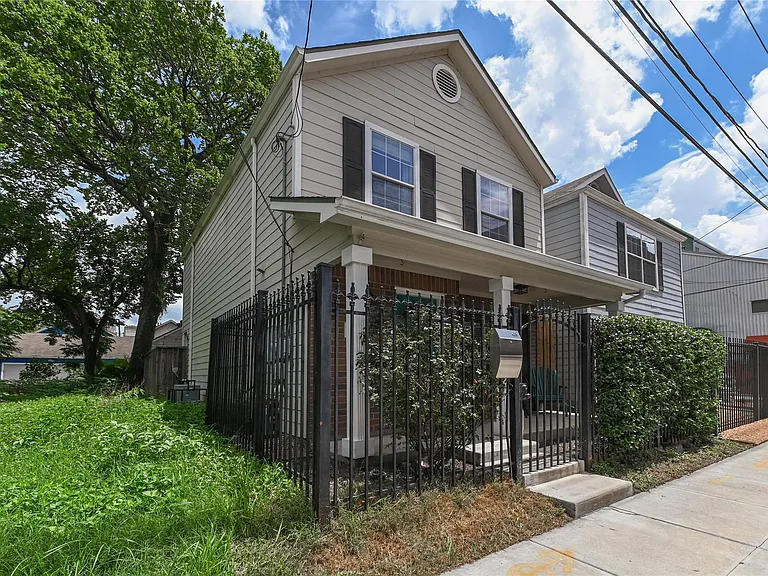 1004 Ruthven St — Photo 27