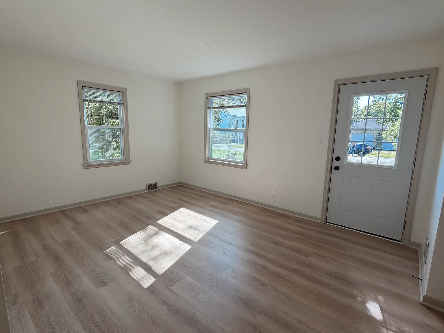 3 bed, 1378 sqft, $1,895 — Photo 2