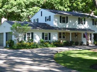 7 Wood Creek Rd, Barrington, IL 60010