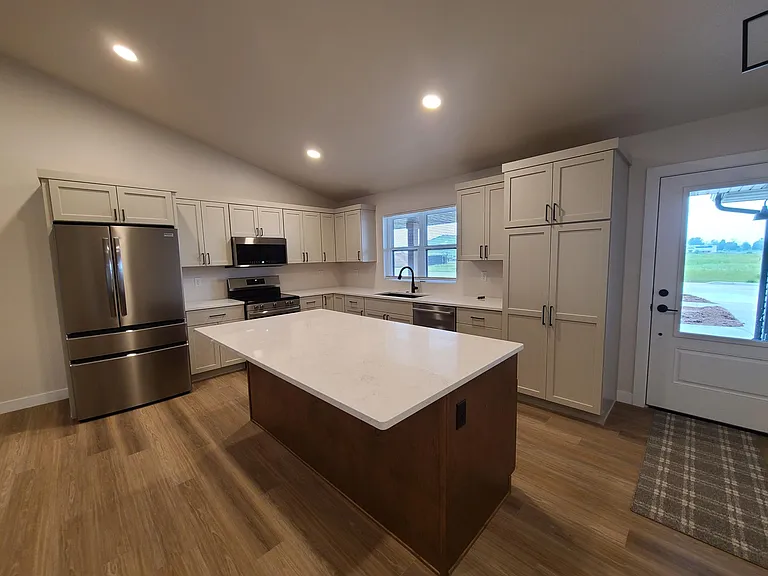 421 Founders Way — Photo 4