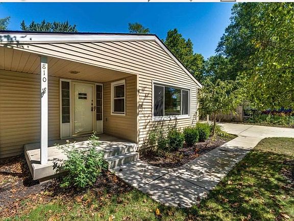 3rd image of 810 Elm Dr