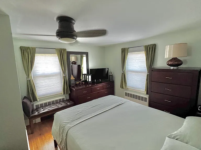 311 Temple St — Photo 30