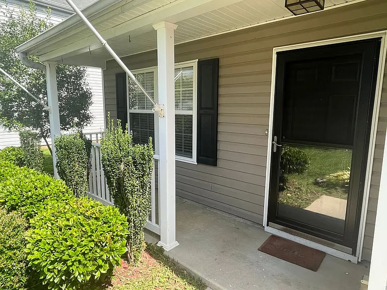 10410 Pickerel Ln — Photo 3
