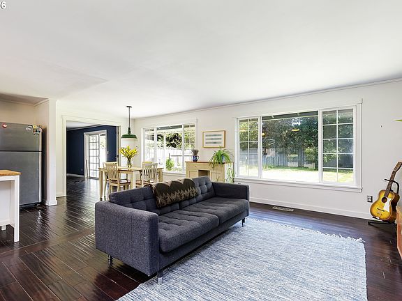 4th image of 16425 SE Sterling Cir