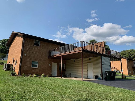 3rd image of 440 Cherokee Heights Dr