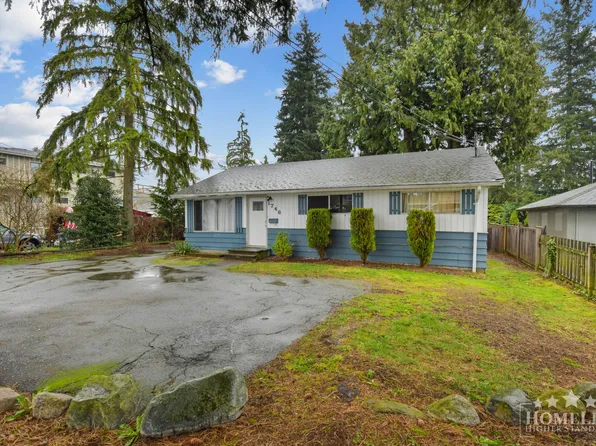 1746 156th St, Surrey, BC V4A 4T1