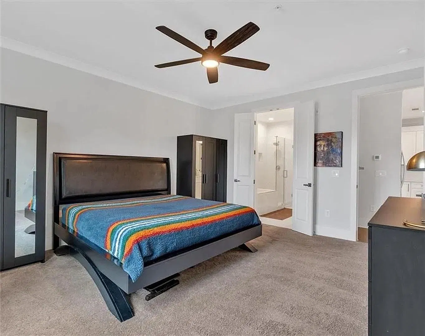 Room in 2 Bedroom Home Atlanta — Photo 4