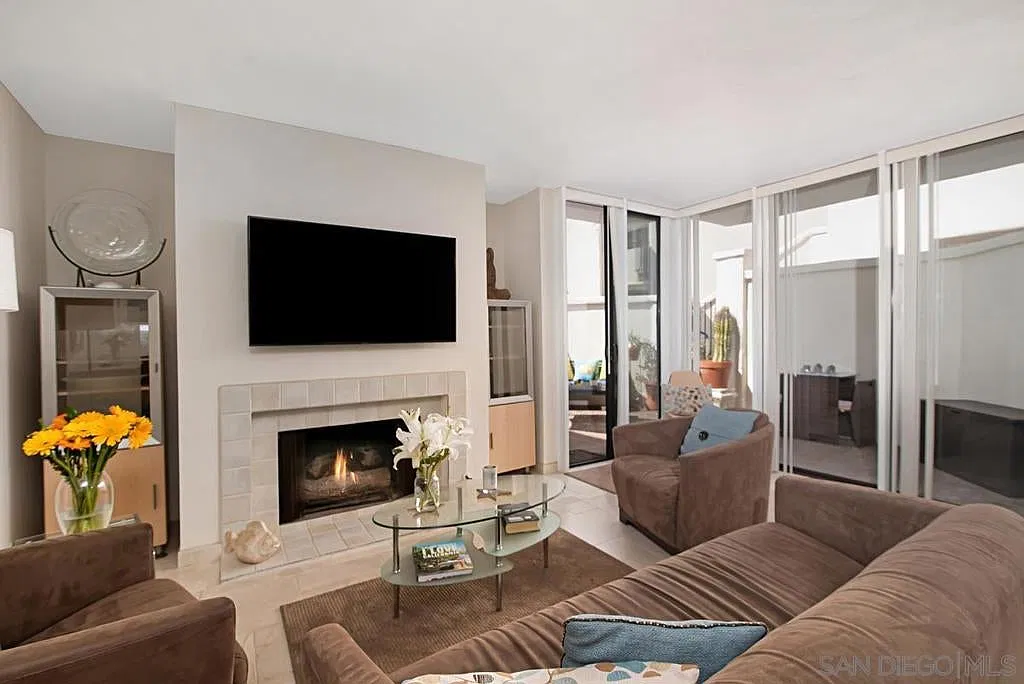 2 bed, 2.5 bath, 1000 sqft, $6,000 — Photo 3