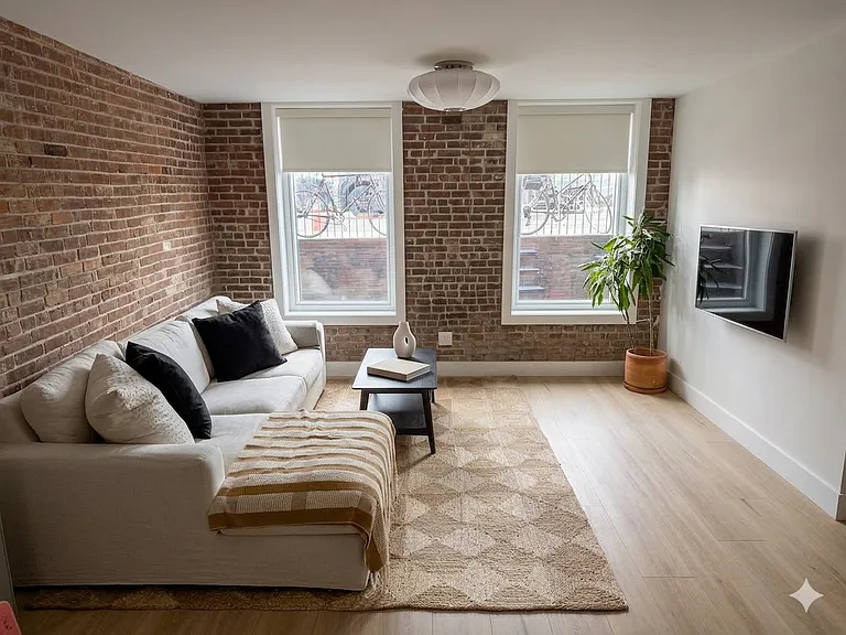 116 Oak St #1 — Photo 1