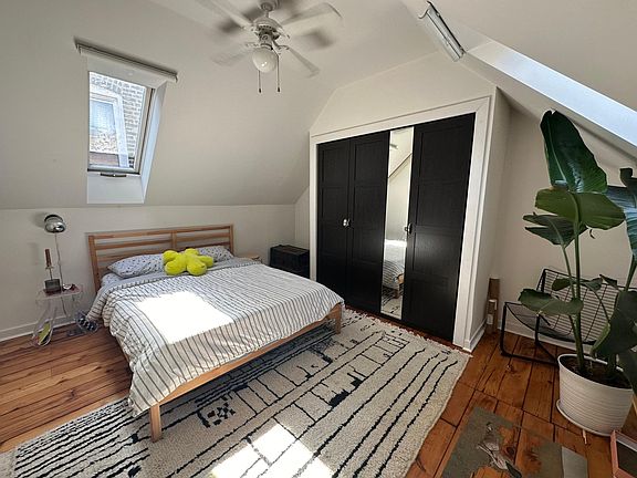 4th image of 1346 N Greenview Ave #2F