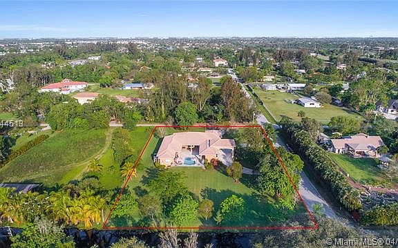 Sprawling Davie Estate With Guest Quarters Leads to Peaceful Living