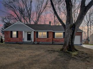 7 Woodmont Rd, West Hartford, CT 06117