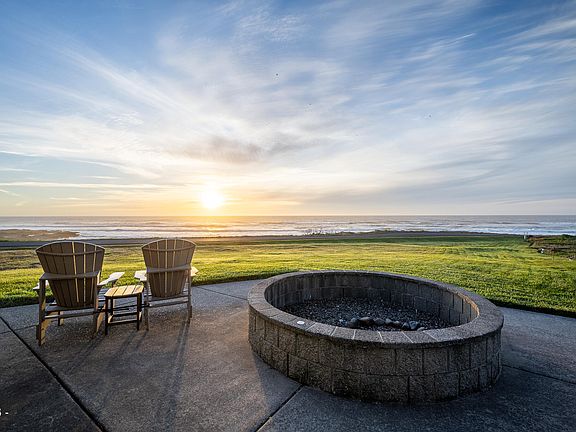 5th image of 448 Yachats Ocean Rd