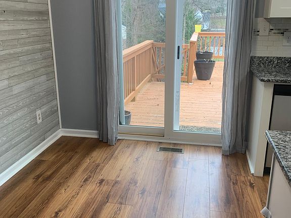 5th image of 454 Darby Ln