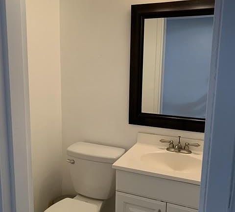 5th image of 3660 NE 166th St APT 509