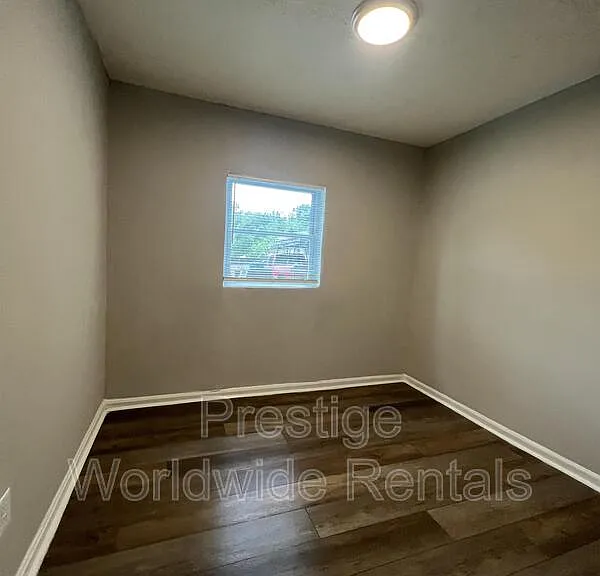 3327 10th St — Photo 6