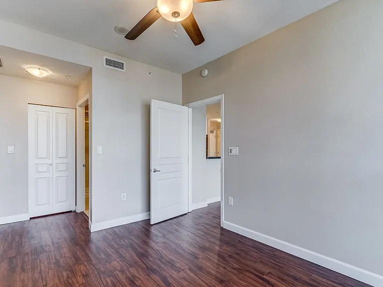300 W Beech St #2101 — Photo 20
