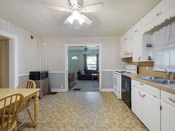 3rd image of 713 68th St SE #715