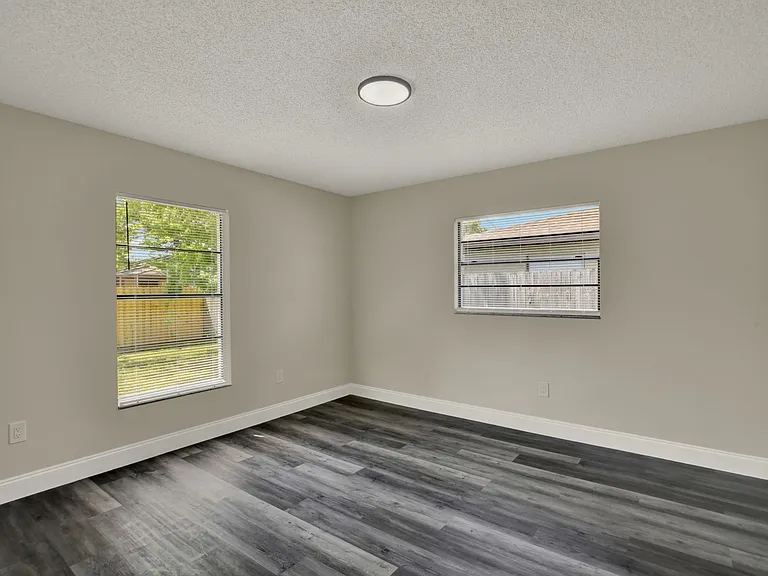 120 W Towne Pl — Photo 12