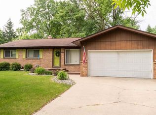 2212 E Sugnet Rd, Midland, MI 48642