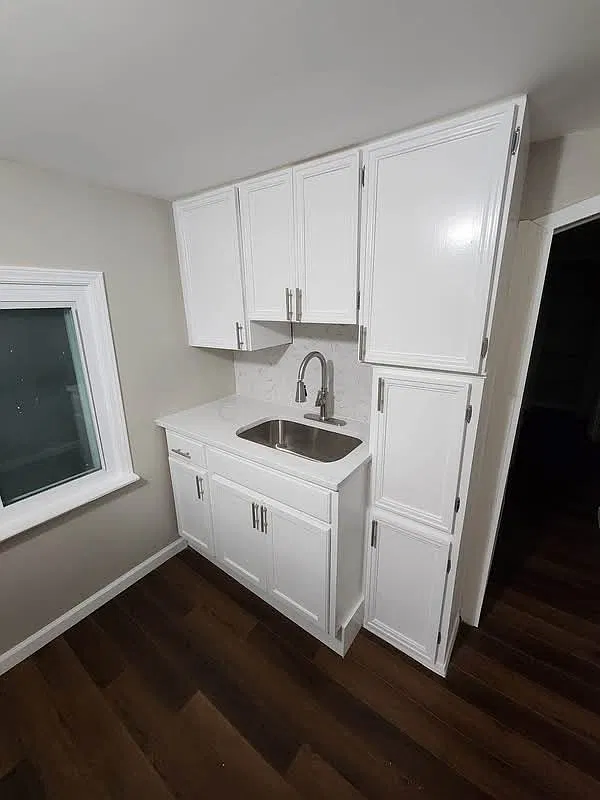 3 bed, 1000 sqft, $1,800 — Photo 1