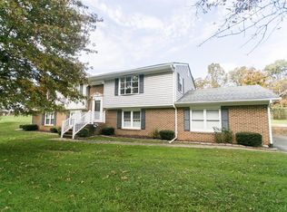 5 Lakewood Dr, Altavista, VA 24517