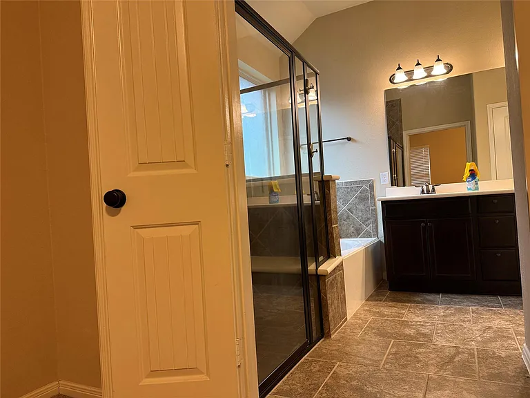 24311 Piazza Dr — Photo 16