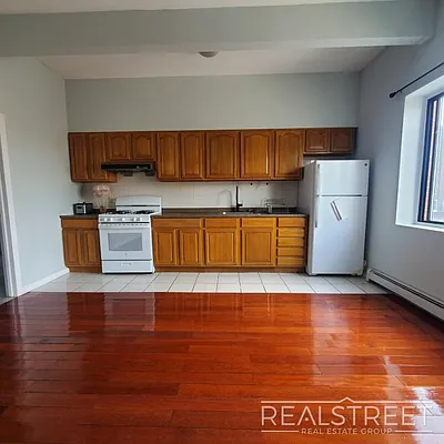 Rented by Real Street Inc | media 7