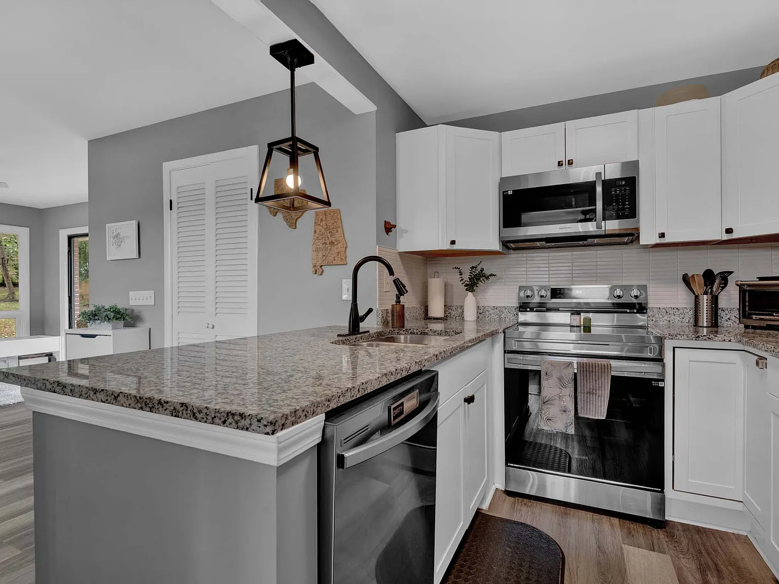 3 bed, 1344 sqft, $1,900 — Photo 4