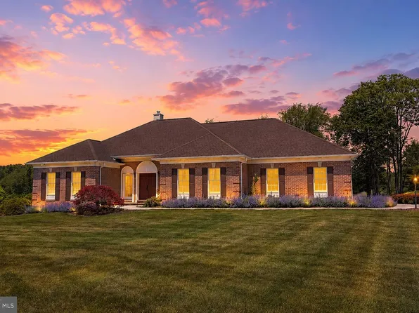 710 Waters Edge Ct, Sykesville, MD 21784