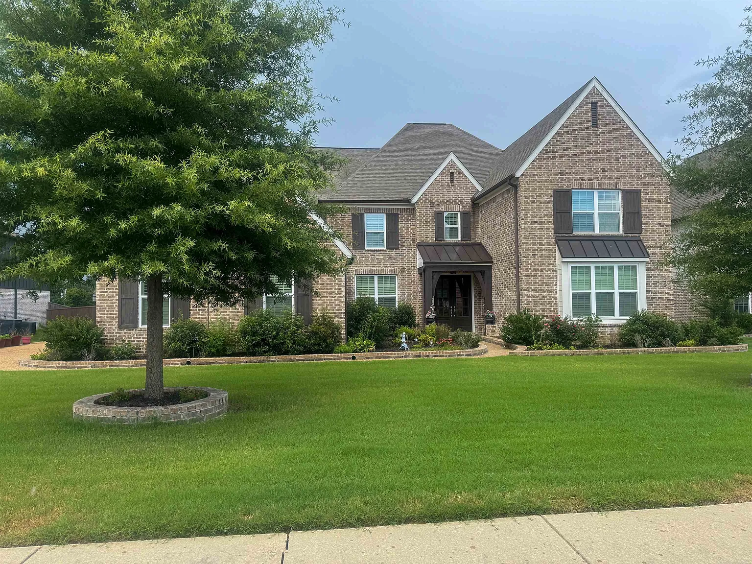 5 bed, 4.5 bath, 4967 sqft, $4,500 — Photo 1