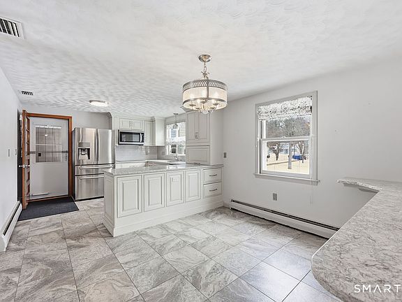 5th image of 24 Iroquois Road