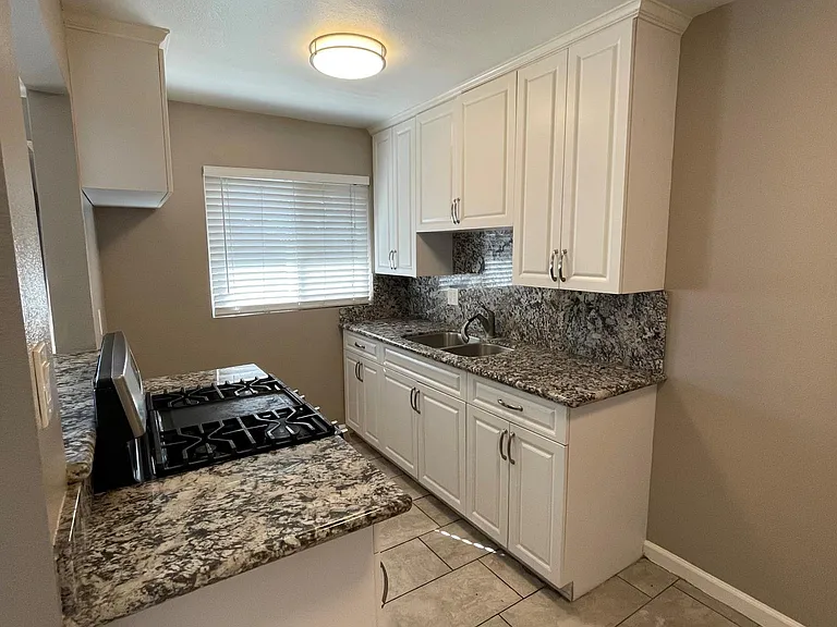 13625 Franklin St #B — Photo 5