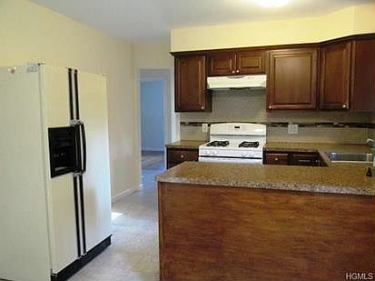 4th image of 31 Radcliff Dr