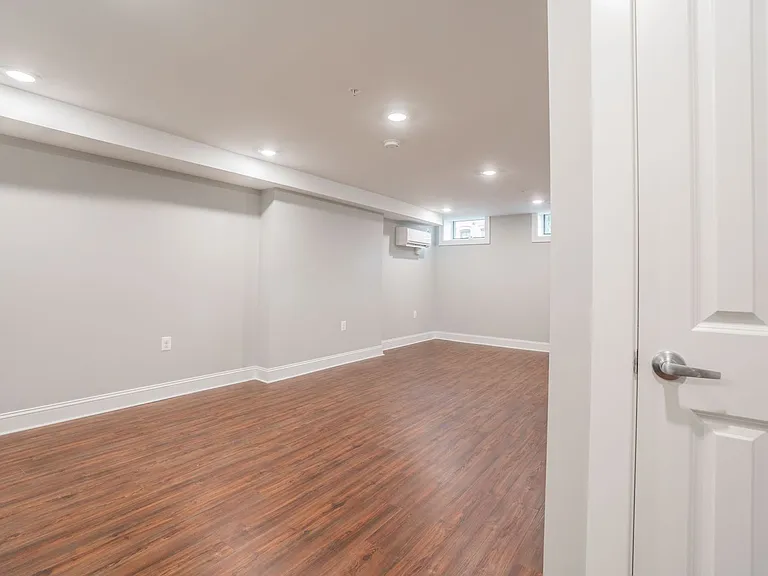 310 E Lanvale St — Photo 24