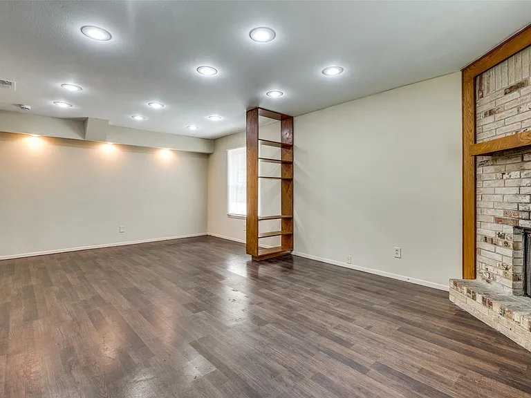 110 Crandall Rd #112 — Photo 5