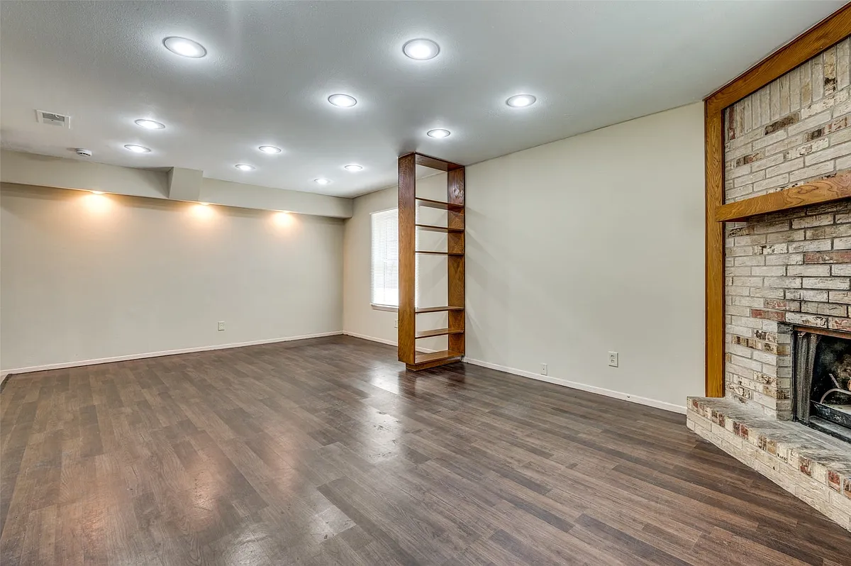 Building Photo - 110 Crandall Rd #112