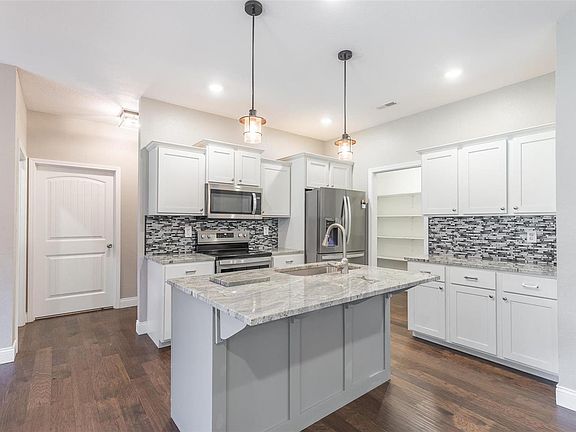 4th image of 1017 E Donna Dr