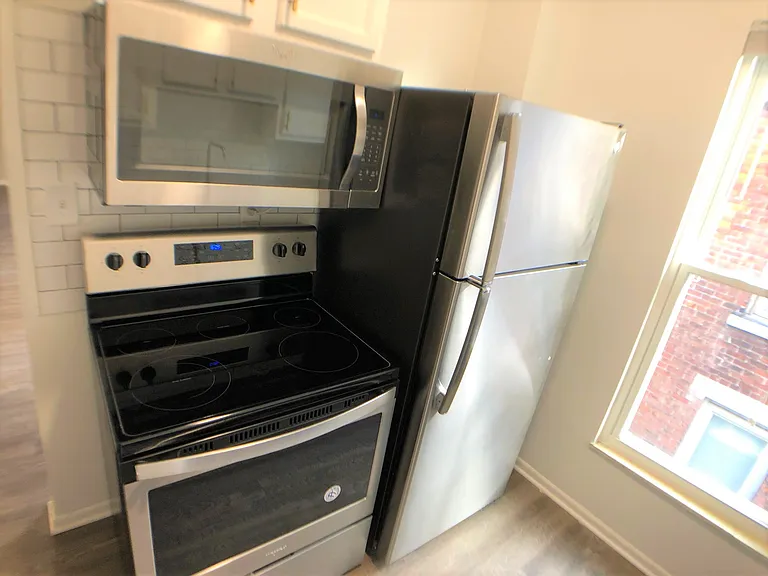 881 1/2 Oak St — Photo 11