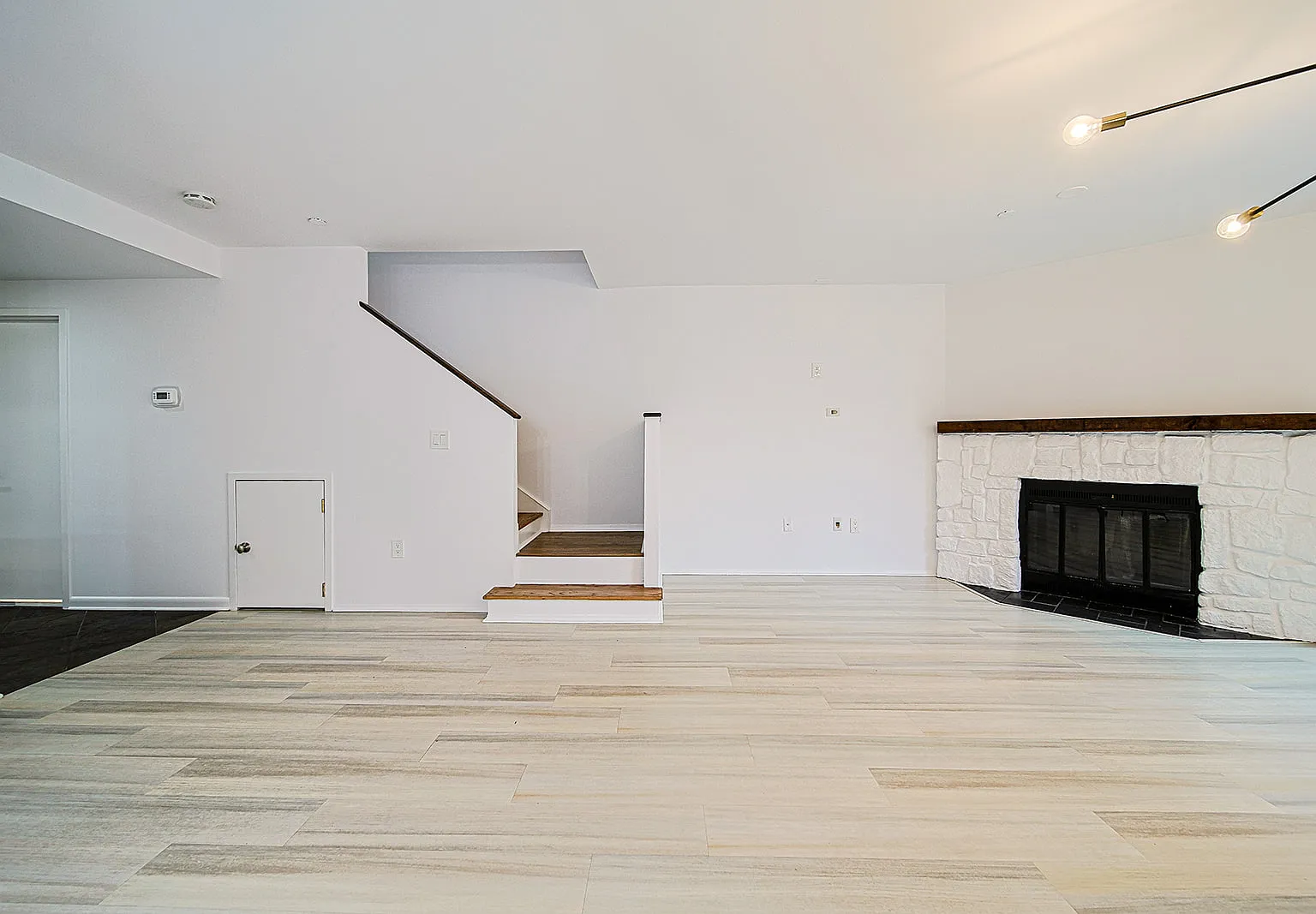 2 bed, 1.5 bath, 1465 sqft, $3,600 — Photo 3