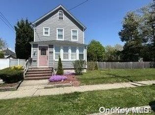 322 S 2nd St, Lindenhurst, NY 11757