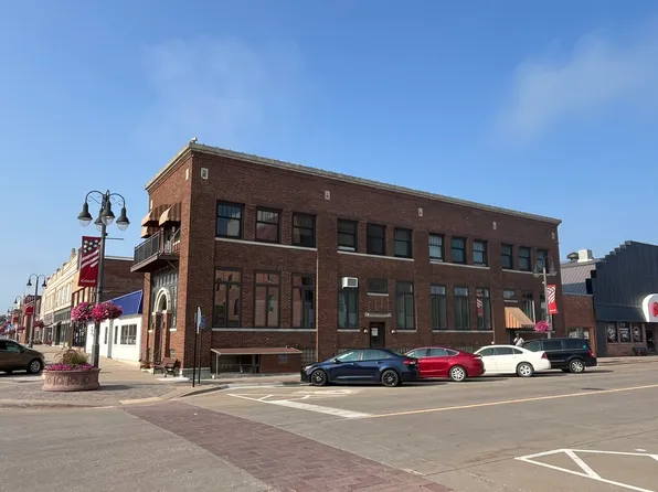 937 Broad St, Grinnell, IA 50112