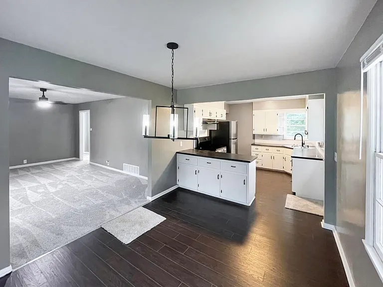704 Park St — Photo 1