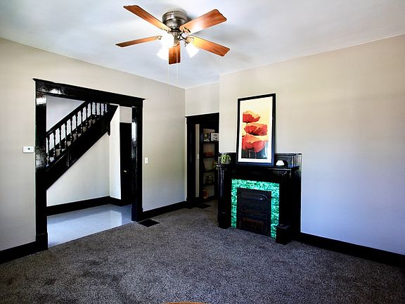 3rd image of 250 W 2nd St
