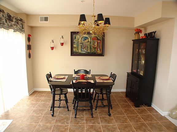 3rd image of 687 Diamond Pointe Dr
