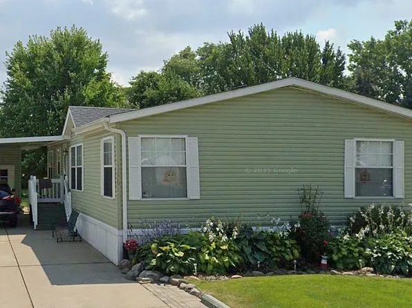 11179 Hartford Rd, Washington, MI 48094