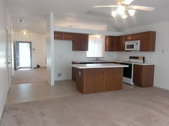 5th image of 924 Crestwood Dr