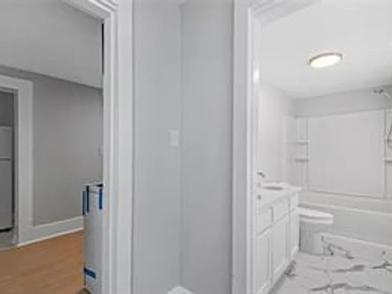 653 29th St #B — Photo 7