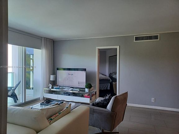 4th image of 100 Bayview Dr APT 221
